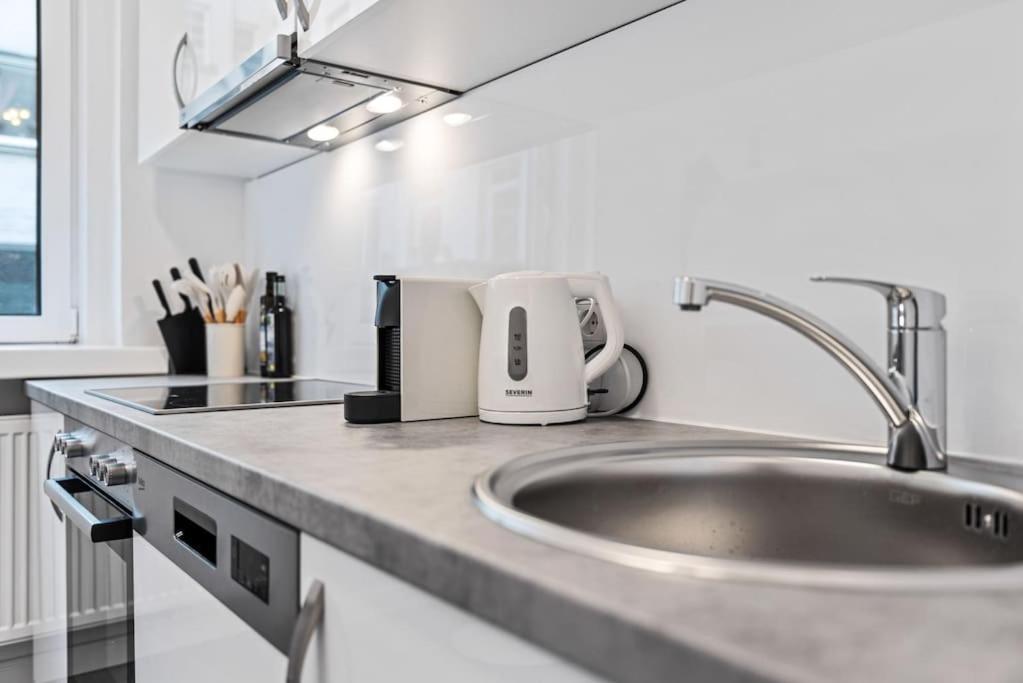 Cozy Apartment In Quiet Location, Fast Train Station 100M Away, Contactless Check-In Viena Exterior foto