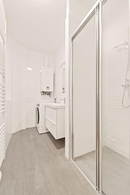 Cozy Apartment In Quiet Location, Fast Train Station 100M Away, Contactless Check-In Viena Exterior foto