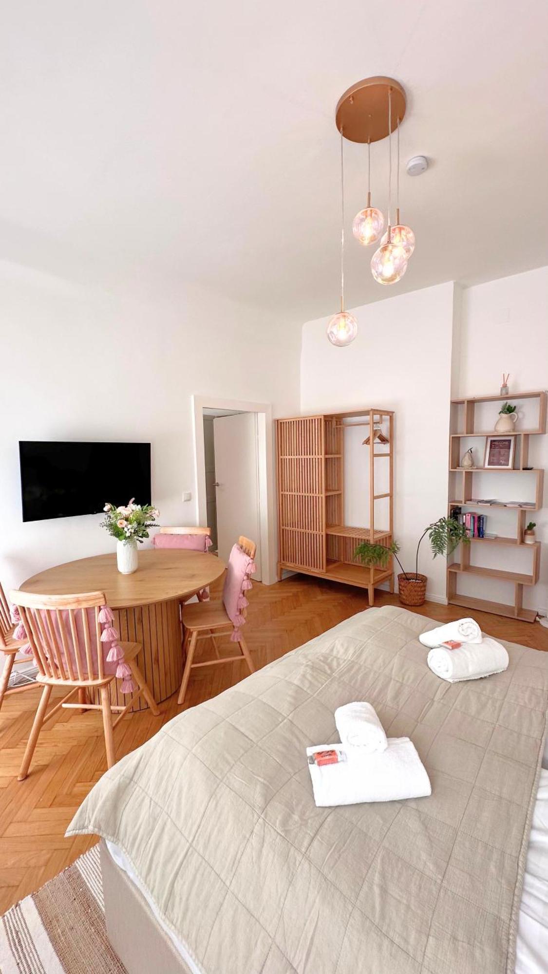 Cozy Apartment In Quiet Location, Fast Train Station 100M Away, Contactless Check-In Viena Exterior foto